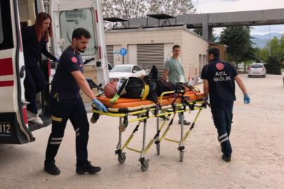 Bursa'da kaza yapan motosiklet sürücüsü yaralandı
