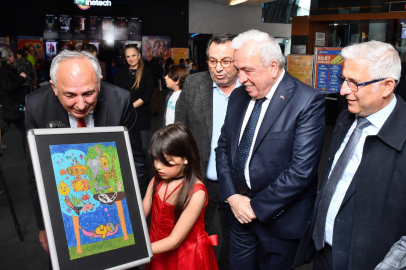 Minik Mina'nın kişisel resim sergisine büyük ilgi