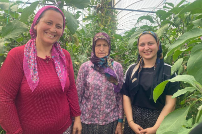 Üç kuşak kadın aynı serada