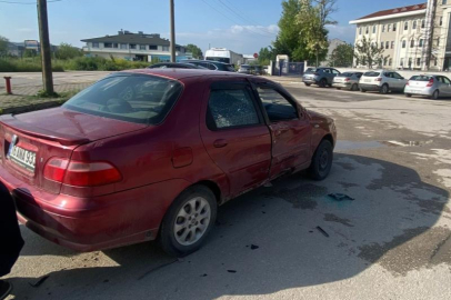 Bursa'da motosiklet ile otomobil çarpıştı: 5 yaralı