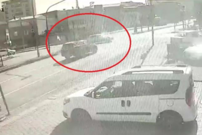 Bursa'da kırmızı ışığı beklemek istemedi, kaza yaptı