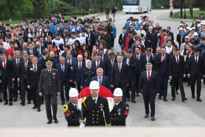 Bakan Bak'tan Anıtkabir'e ziyaret