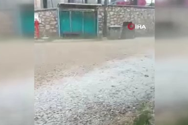 Bursa’da ceviz büyüklüğünde dolu yağdı
