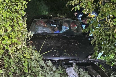İnegöl'de tarlaya uçan otomobildeki 4 kişi yaralandı