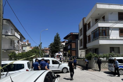 Tartıştığı anne ve babasını bıçaklayarak öldürdü