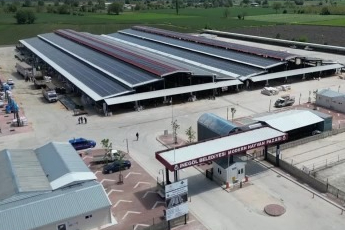 İnegöl Belediyesi Modern Hayvan Pazarı’nda yoğunluk zirvede
