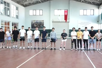 Osmangazi'de 19 Mayıs coşkusu tenis kortlarına taşındı
