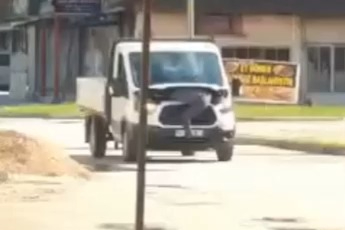 Bursa'da kamyonetin motorunda giden tamirci konuştu