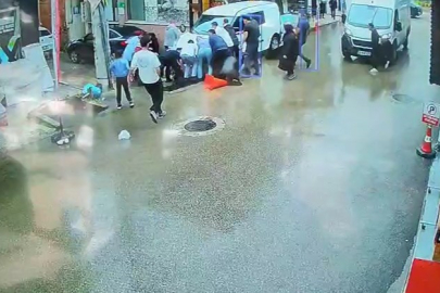 Bursa'da kamyonetin altında kaldılar, yürüyerek taburcu oldular