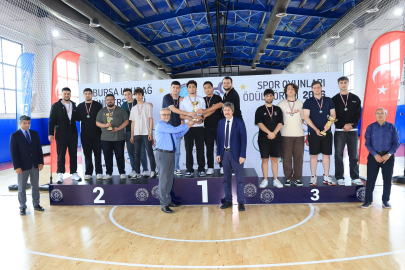 BUÜ Spor Oyunları’nda şampiyonlar kürsüye çıktı