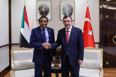 Cumhurbaşkanı Yardımcısı Yılmaz, Başbakan İdris ile görüştü