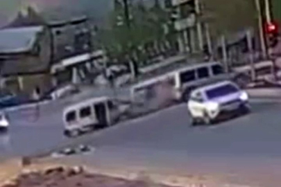 11 kişinin yaralandığı zincirleme kaza kamerada