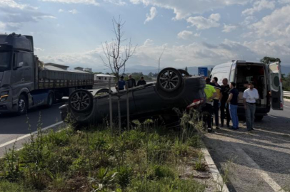 Bursa'da kontrolden çıkan otomobil takla attı