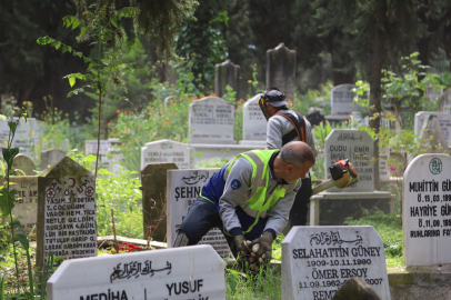 Bursa’da mezarlıklarda hummalı çalışma