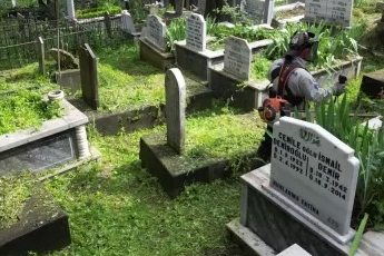 Bursa’da mezarlıklarda hummalı çalışma