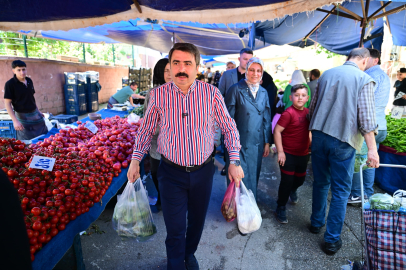 Başkan Yılmaz esnaf ve vatandaşla bayramlaştı