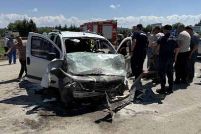 Korkunç kazada 3'ü çocuk 7 kişi yaralandı