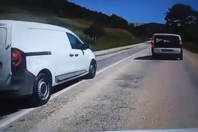 Bursa'da hatalı sollama kazaya davetiye çıkardı