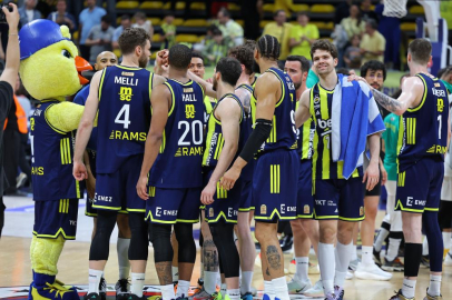 Fenerbahçe, yarı final ilk maçında A. Efes'i konuk edecek