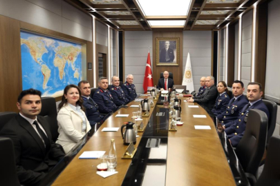Bakan Güler, Hava Kuvvetleri Komutanlığı personelini kabul etti