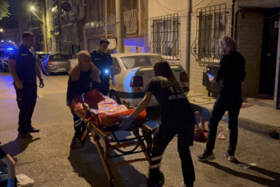 Bursa'da hem kendini hem annesini bıçakladı