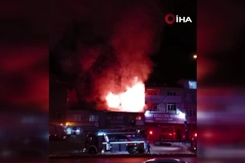 Bursa'da iki katlı ev küle döndü