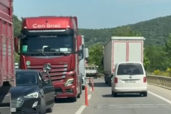 Arızalanan otomobil, Yalova-Bursa karayolunu kitledi
