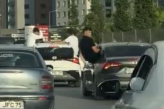 Bursa'da düğün konvoyunda canlarını hiçe saydılar