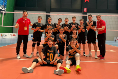 İnegöl Belediyespor set vermeden şampiyonluğa yürüyor