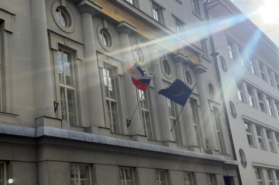 Slovenya'da Filistin bayrağını indirdi