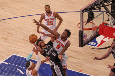 San Antonio Spurs, seride ilk galibiyetini aldı