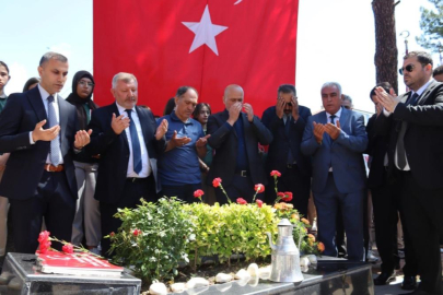 Şehit Öğretmen Şenay Aybüke Yalçın kabri başında anıldı