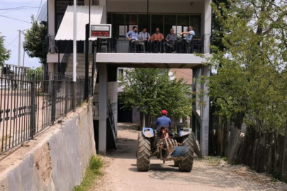 İnegöl'de mahalle konağı görenleri hayrete düşürüyor
