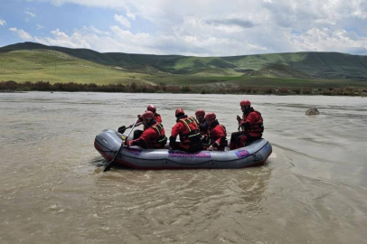 Aras Nehri'nde kaybolan çobanı 101 personel arıyor