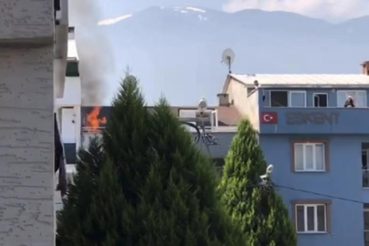 Bursa'da çatı yangını büyümeden söndürüldü