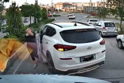 Trafikte yol kesip tepki gösteren sürücü kamerada
