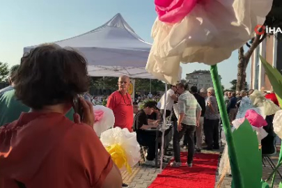 83 yaşındaki öğretmen yıllar sonra öğrencileriyle buluştu
