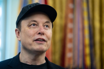 Elon Musk dünyanın ilk trilyoneri oldu