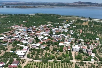 Balıkçı Ahmet ile leyleğin 10 yıllık kahvehane randevusu