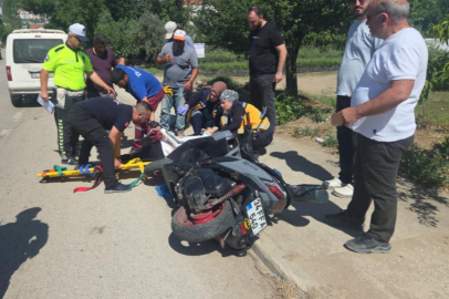 Bursa'da yol kenarında duran motosiklete çarptı: 1 yaralı
