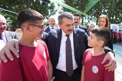 Bakan Tekin’den Bursa'daki okullara ziyaret