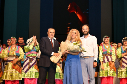 Bursa Maarif Halk Dansları Topluluğu'ndan göz dolduran yıl sonu gösterisi