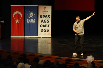 Büyükşehir KPSS hazırlığındaki gençlerin yanında