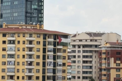 Trump’ın kalacağı otelin karşısına Filistin bayrağı asıldı