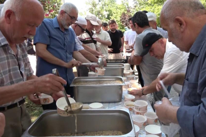 Kiremitçi Sinanbey Camii'nde bin 500 kişilik aşure ikramı