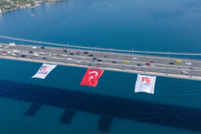 5 dev köprü Türk bayraklarıyla donatıldı