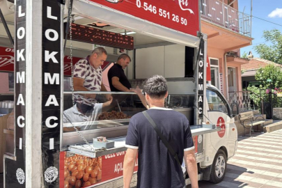 Boşanmasını lokma dağıtarak kutladı