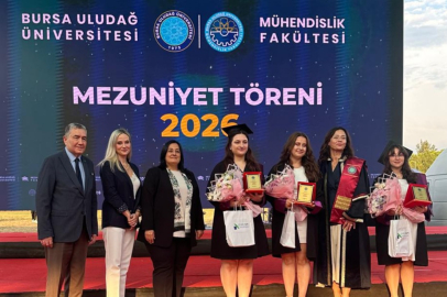 Mezuniyet mutluluğu hep birlikte yaşadılar