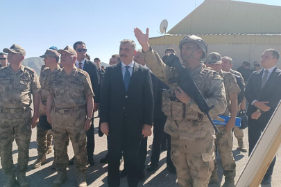 Bakan Çiftçi sınırın sıfır noktasında