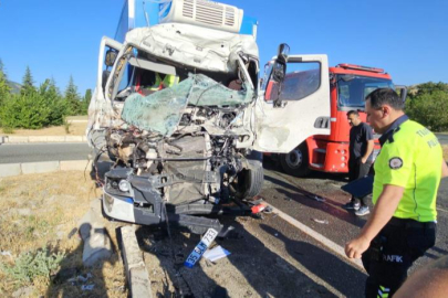 Kazada sıkışan sürücü için seferber oldular